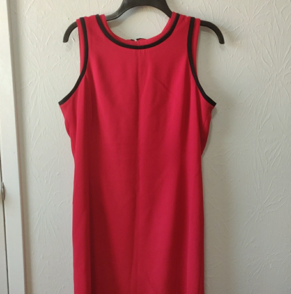 Red shift dress by Peter Nygard